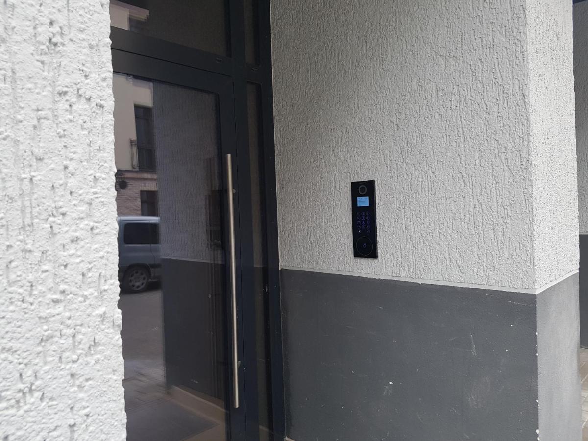 Happy Inn Egle, Self Check-In-24-7, A-C, Parking-In-The-Underground-Garage VNO Kültér fotó